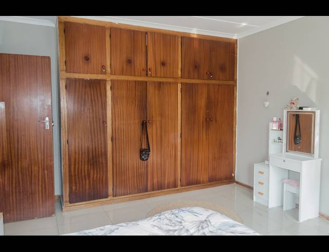 3 BEDROOM TOWNHOUSE FOR SALE IN SCOTTBURGH CENTRAL